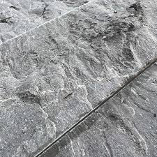 سنگ مرمریت لاشتر طوسی با رنگ‌ بندی متنوع و روشن